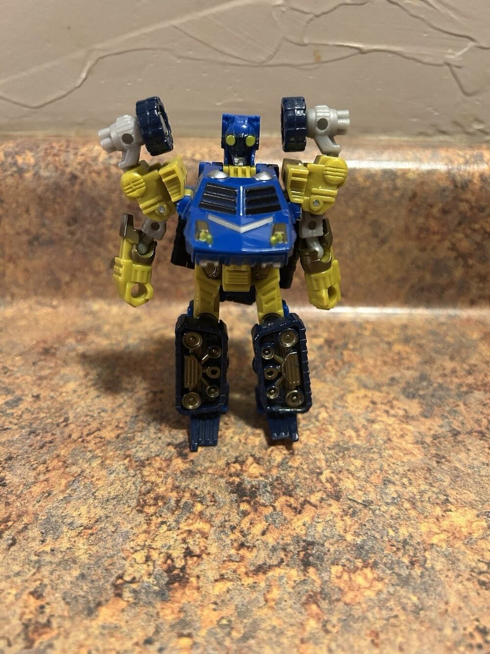 2005 Hasbro Transformers Scattershot Cybertron Autobot Scout Class INCOMPLETE